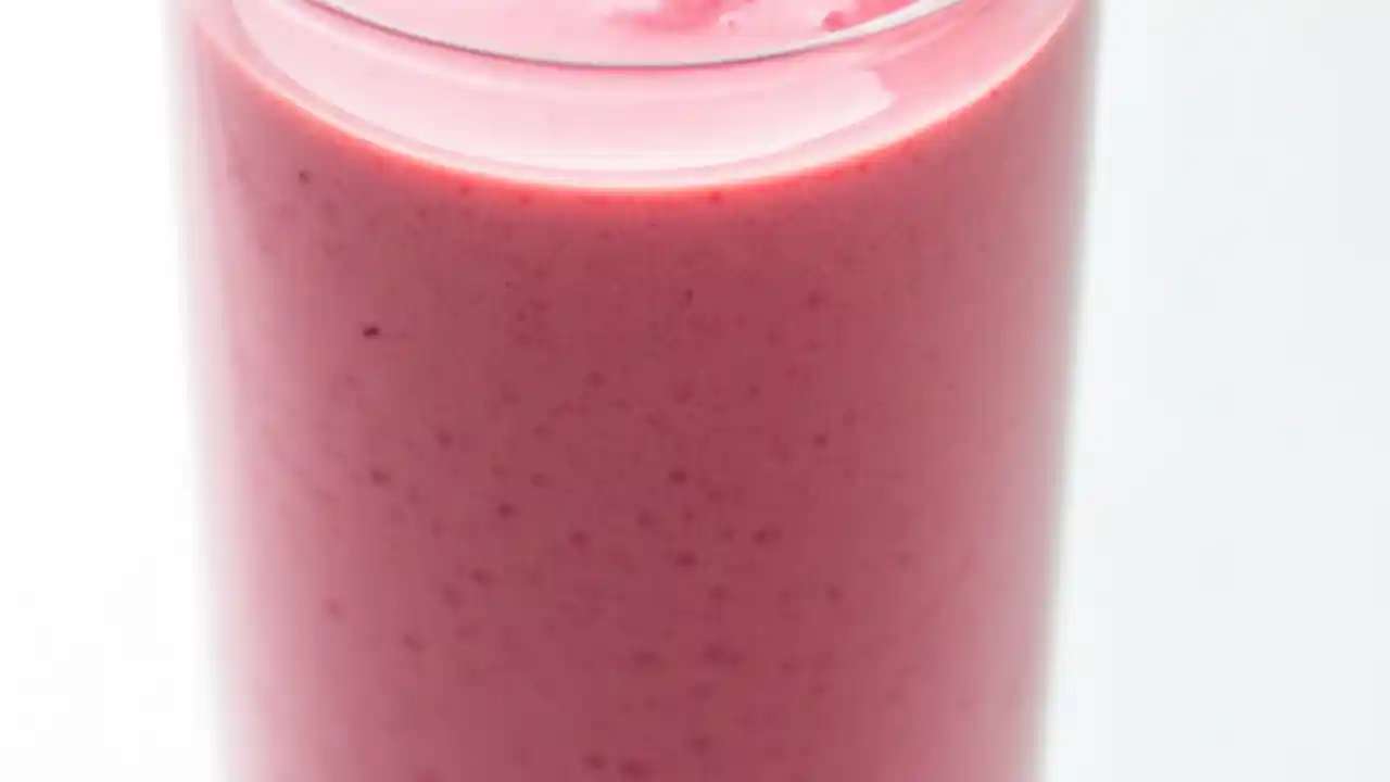 Achieve Perfect Creamy Strawberry Smoothies, No Added Sugar